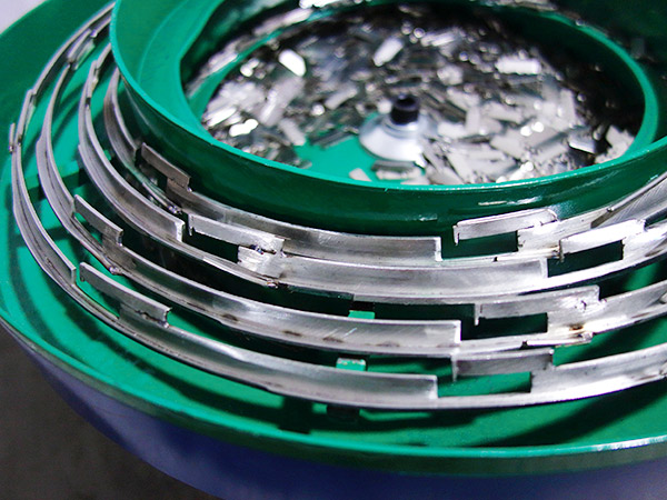 插头片振动盘加工