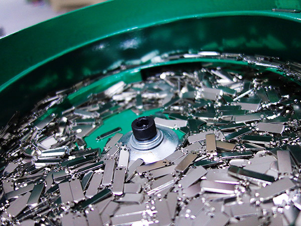 插头片振动盘生产