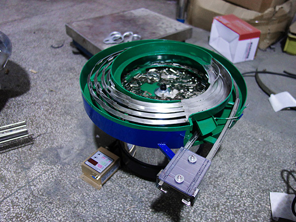 插头片振动盘厂家