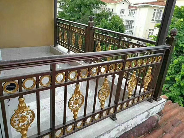 高端铝艺阳台栏杆施工