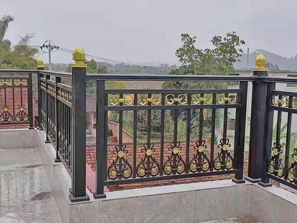 住宅铝艺阳台栏杆生产