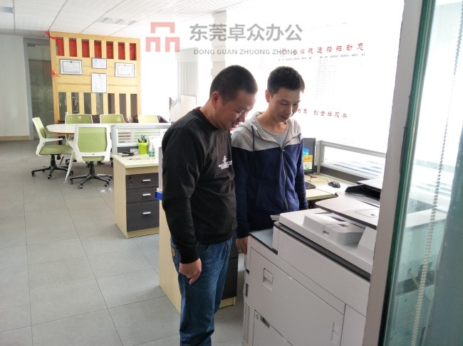 卓众技术指导客户使用