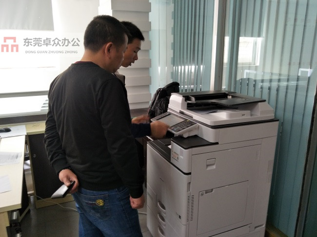 卓众技术安装调试指导客户使用