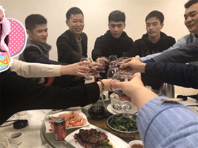 卓众集体共进晚餐