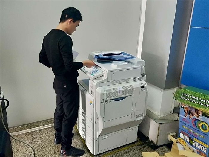 卓众办公技术同事安装调试