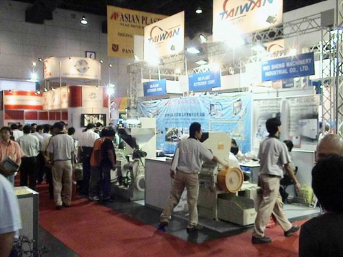 泰国塑料再生造粒机组...