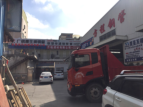 仓库门口