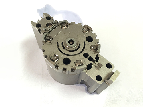 化妆类应用零件制造