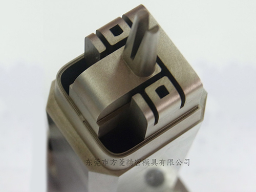 化妆类应用零件设计