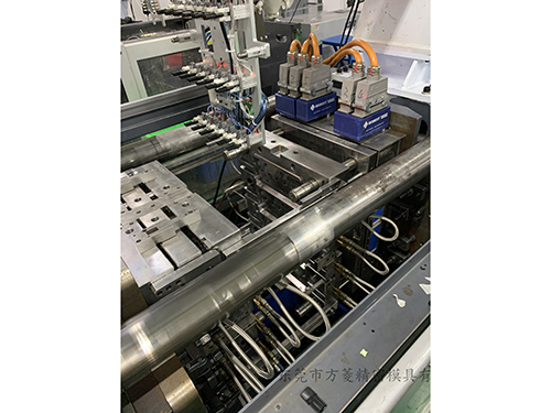 A区试模注塑车间