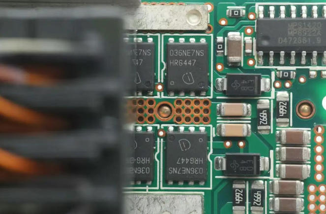 GB200液冷机柜电源MOS管与电容选型分析