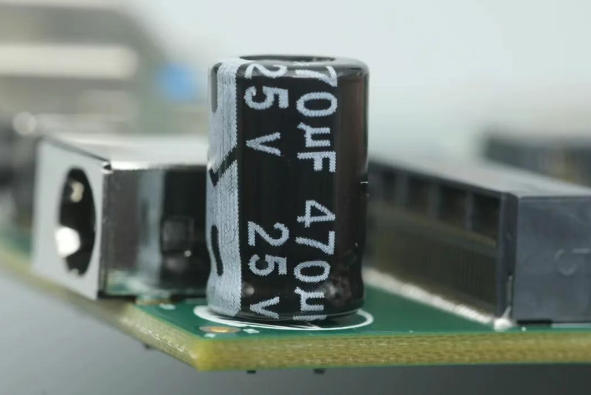 ​液冷AI服务器电源电解电容生命周期