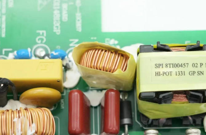 开关变压器输入端