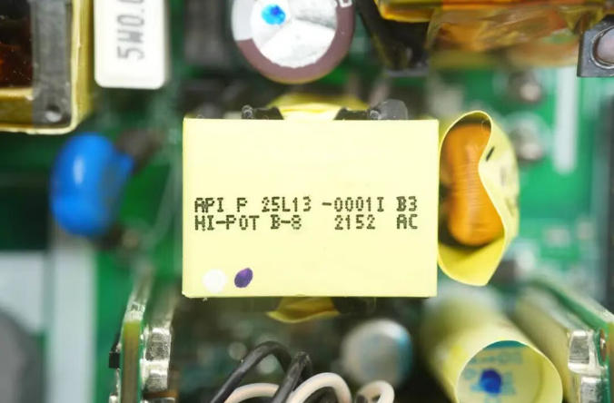 贴片电感在变压器辅助电源中的储能与续流作用