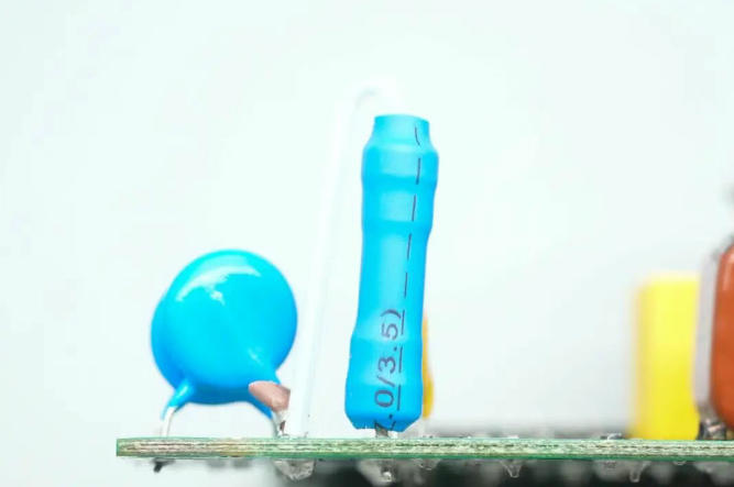 保险丝的I²t值与变压器浪涌电流的匹配原则