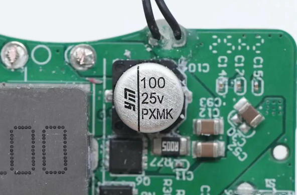 输入端的铝电解电容