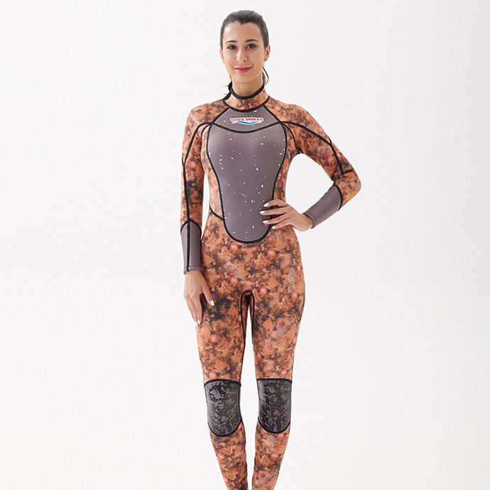 灰色潜水冲浪衣