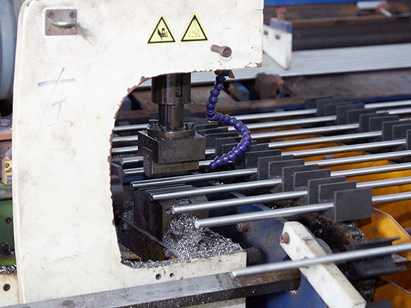 倒角机自动倒角中