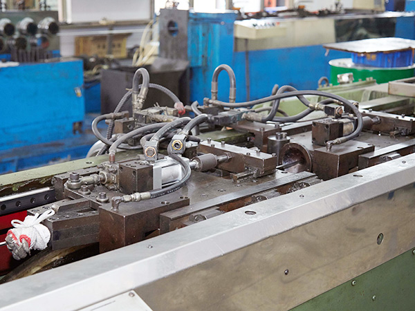 拉拔机自动抽料中