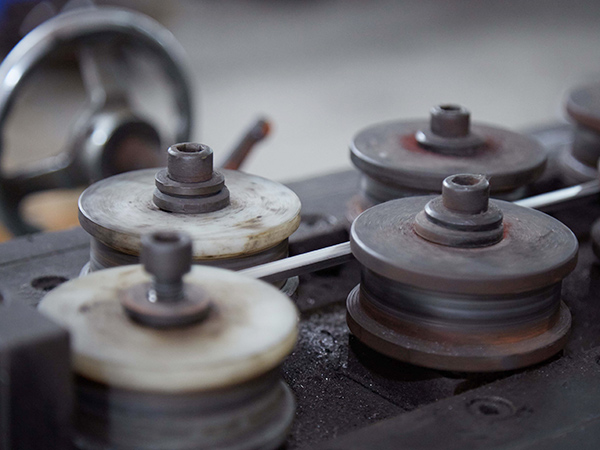 拉拔机自动送料中