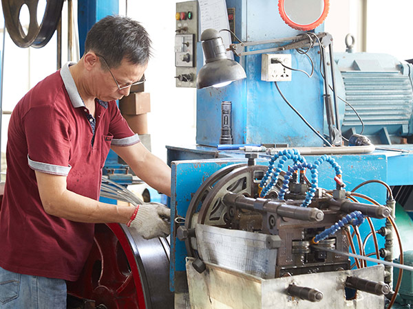 拉轧机型材检测中