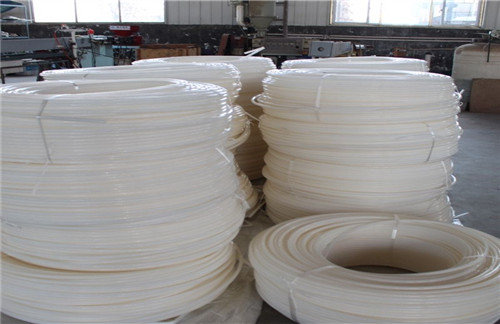 尼龙与pom材料之间的区别