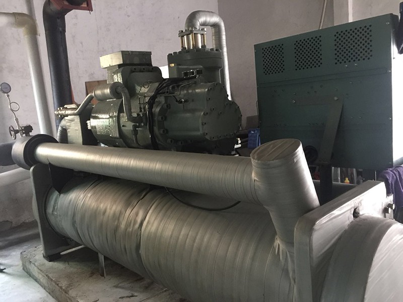 低温螺杆式冷水机