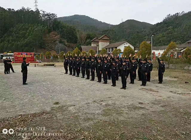 工厂保安