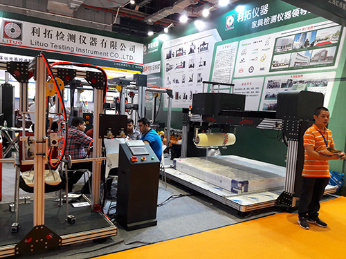 利拓与外国交流展会