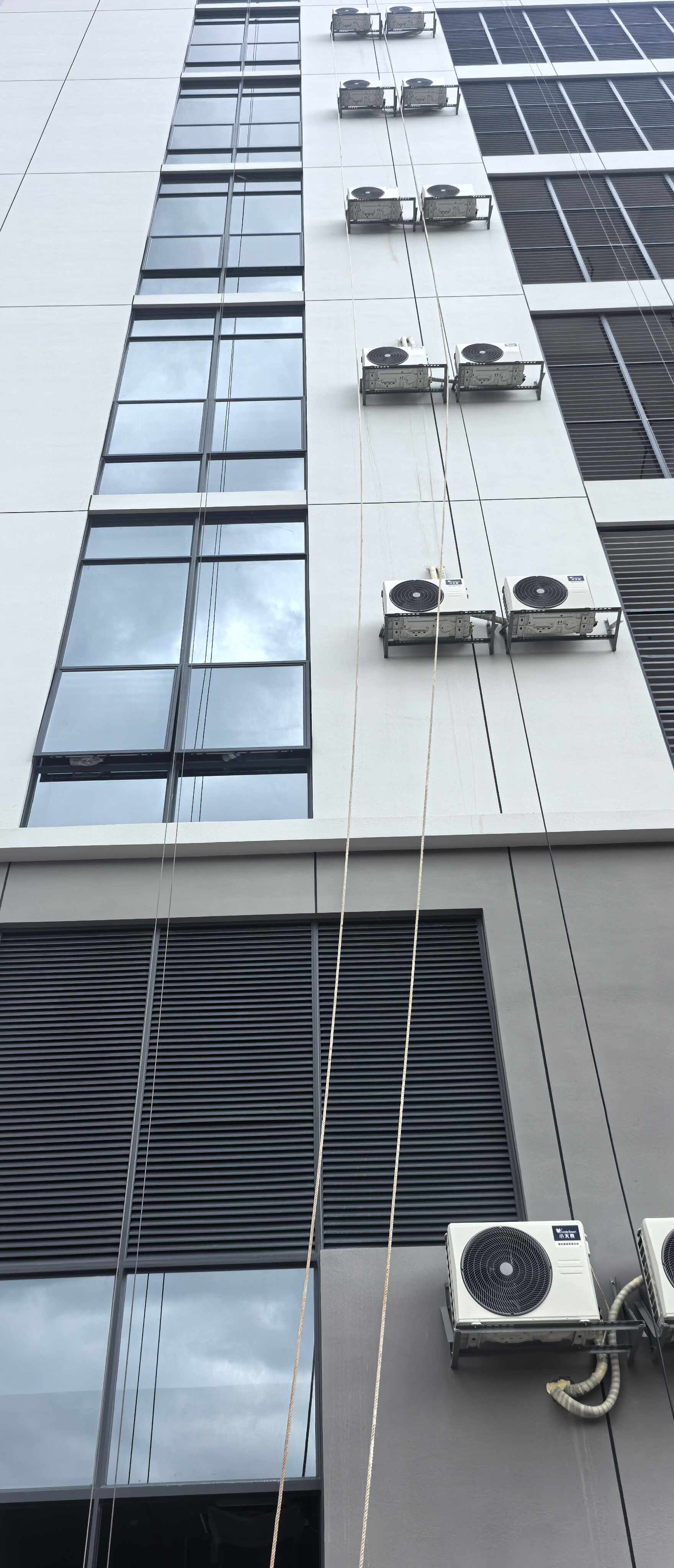 门窗工程项目_东莞石排卓瑞源建筑工程批量厨卫门案例|上誉金_上誉金鑫福门窗