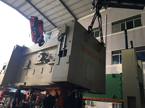 扬力冲床设备吊装