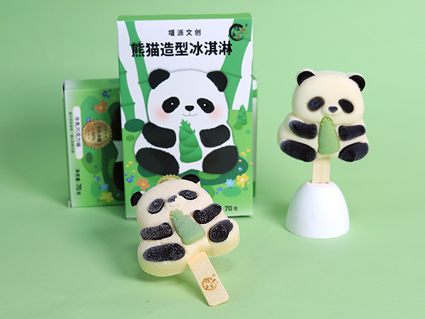 成都熊猫-抱竹子