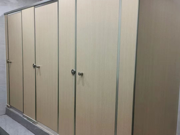卫生间隔断