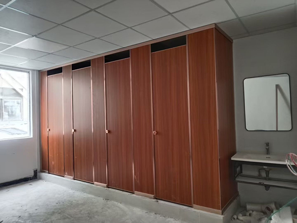 不锈钢厕所隔板过程中避免哪些问题？