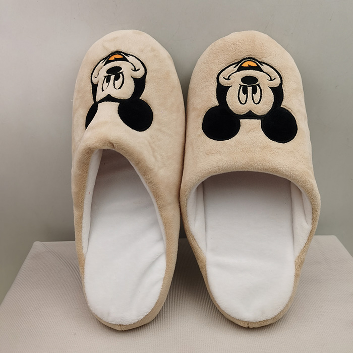 毛绒拖鞋