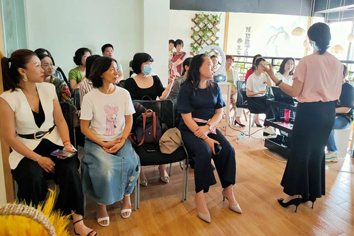 君康能会员福利日丨颈椎病分十级，来测测你属于哪一级！