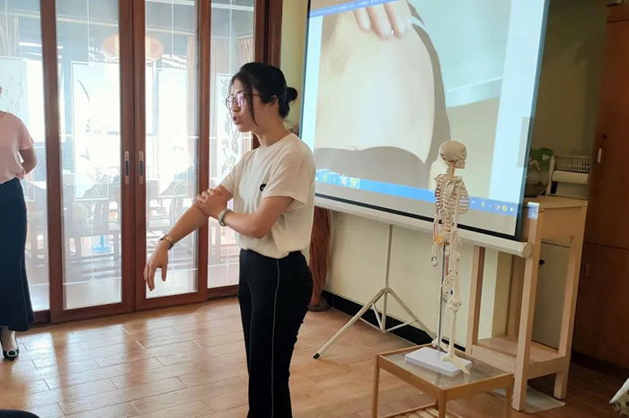 君康能会员福利日丨颈椎病分十级，来测测你属于哪一级！