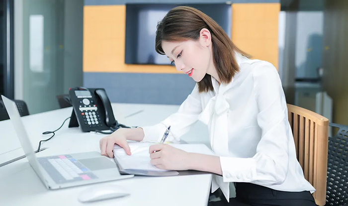 这个动作很危险！伤腰又伤脖子，你可能天天在做！