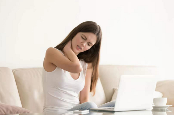 有这5个坏习惯，难怪你的颈椎一直难受，别等长期发病了才后悔！