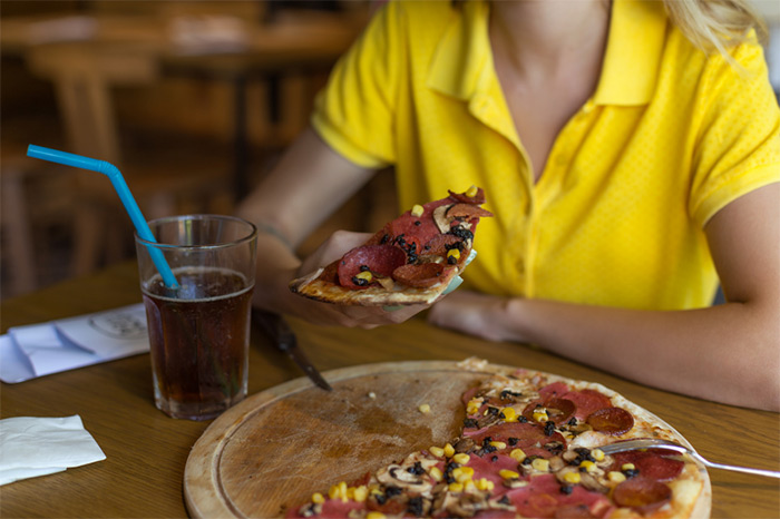 原来胃是这样折腾坏的！这6件事很多人都在做