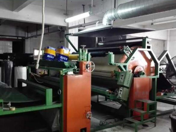 大型滚筒过胶机使用案...