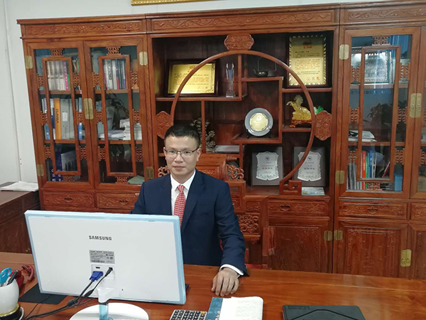 董事长江洲先生