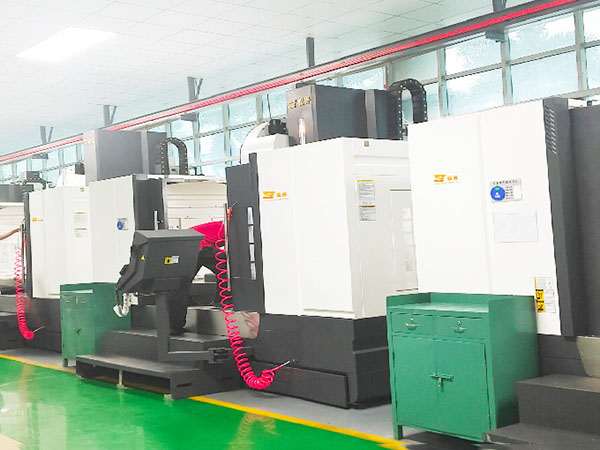 高精密立 式加工中心