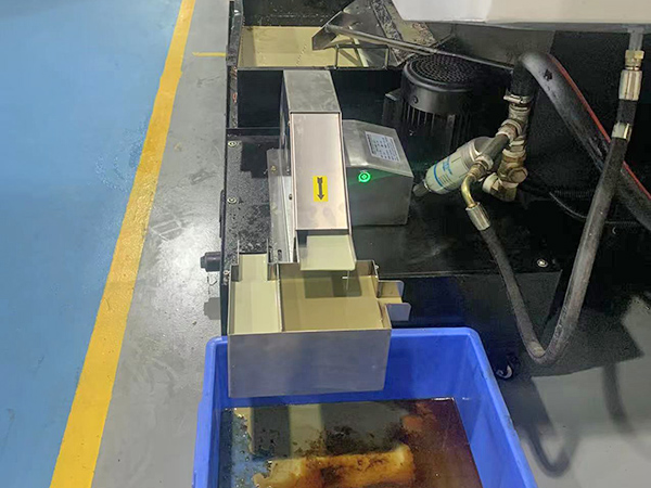 加工中心油水分离机安...