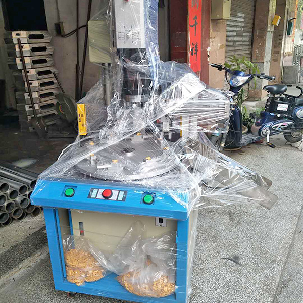 自动化转盘超声波熔接...