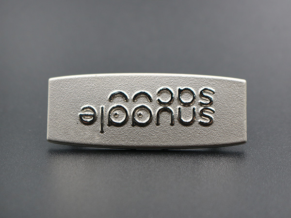 东莞锌合金标牌设计