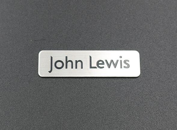 在挑选不锈钢标牌的时候不能只看价格