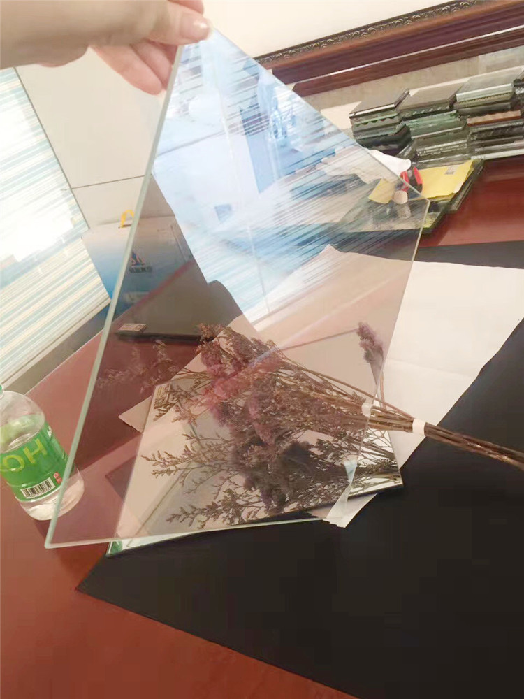 5mm半透半反镜面镀膜玻璃,镜面电视玻璃,特种光学镜面玻璃,玻璃镀膜加工