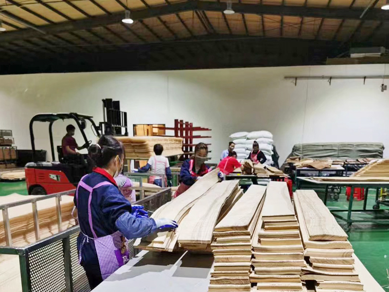 天然木皮生产车间