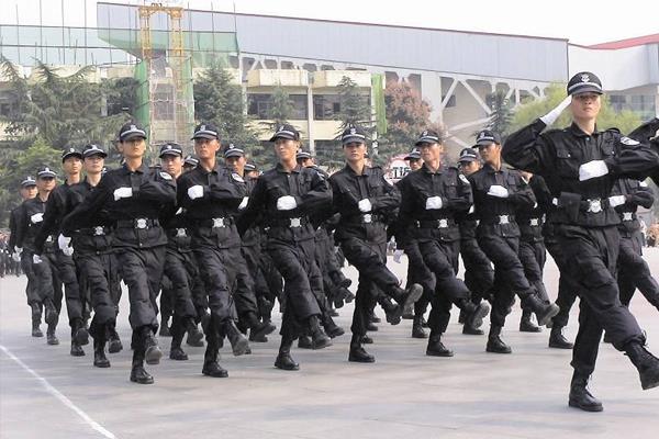 东莞物业怎么选择自己的保安服务